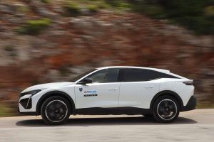 Peugeot 408 PHEV 225 HP (12)