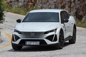 Peugeot 408 PHEV 225 HP (14)