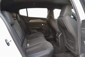 Peugeot 408 PHEV 225 HP (21)