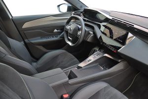 Peugeot 408 PHEV 225 HP (22)