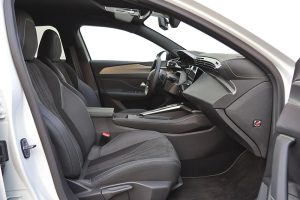 Peugeot 408 PHEV 225 HP (23)