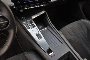 Peugeot 408 PHEV 225 HP (26)