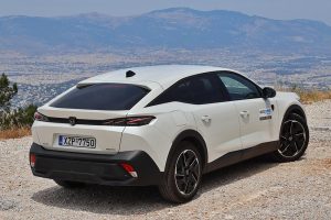 Peugeot 408 PHEV 225 HP (4)