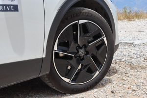 Peugeot 408 PHEV 225 HP (8)