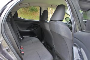 Toyota-Yaris-1.5-piso-kathisma