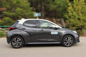 Toyota-Yaris-1.5-side