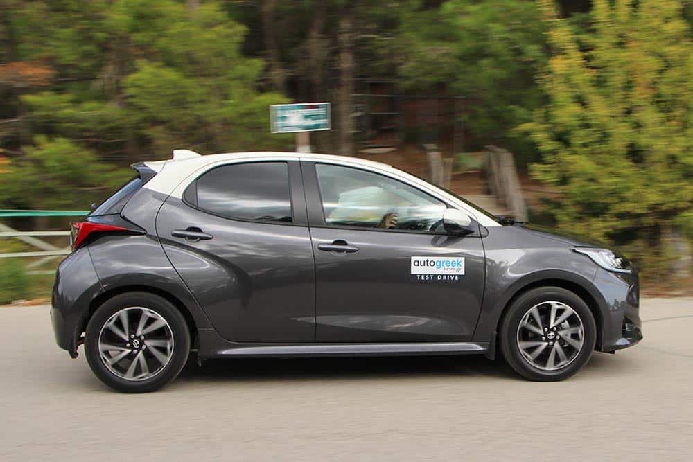 https://autogreeknews.gr/wp-content/uploads/2023/06/Toyota-Yaris-1.5-side.jpg