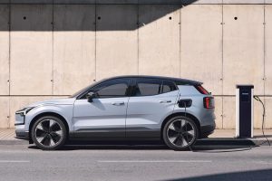 Volvo_EX30_side-charging