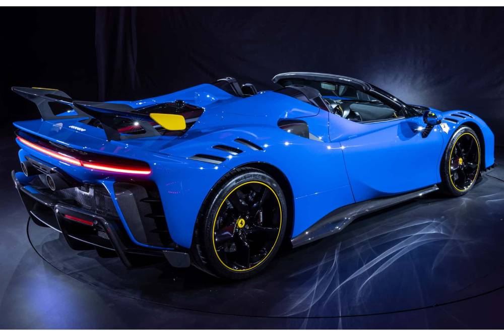 https://autogreeknews.gr/wp-content/uploads/2023/06/ferrari-sf90-xx-spider-azzurro-dino-1.jpg