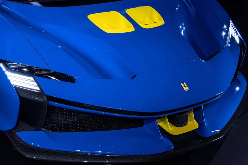 https://autogreeknews.gr/wp-content/uploads/2023/06/ferrari-sf90-xx-spider-azzurro-dino-3.jpg