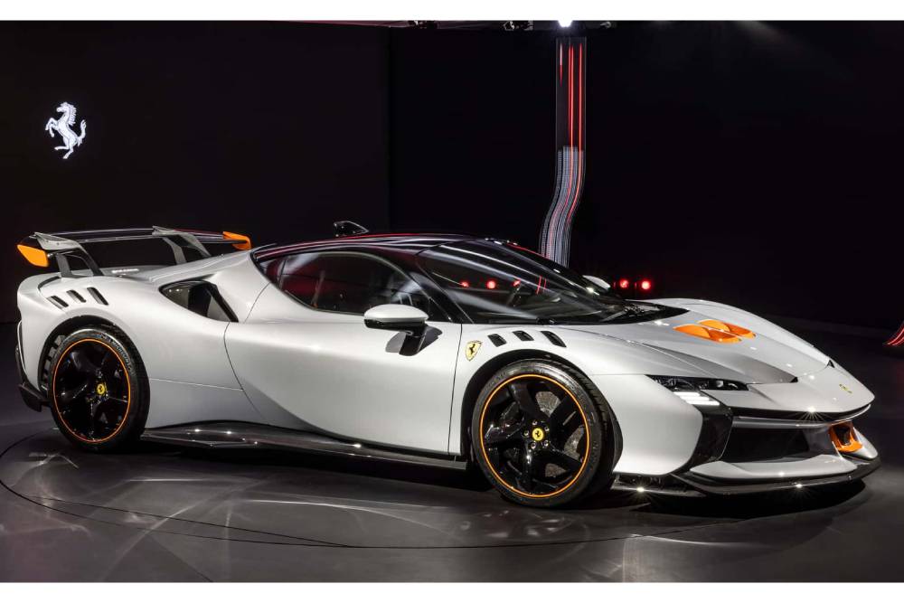 https://autogreeknews.gr/wp-content/uploads/2023/06/ferrari-sf90-xx-stradale-bianco-artico-1.jpg