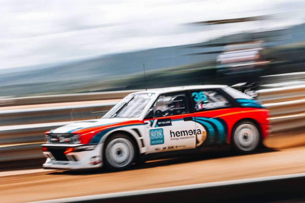 https://autogreeknews.gr/wp-content/uploads/2023/06/lancia-delta-evo-e-rx-martini-02.jpg