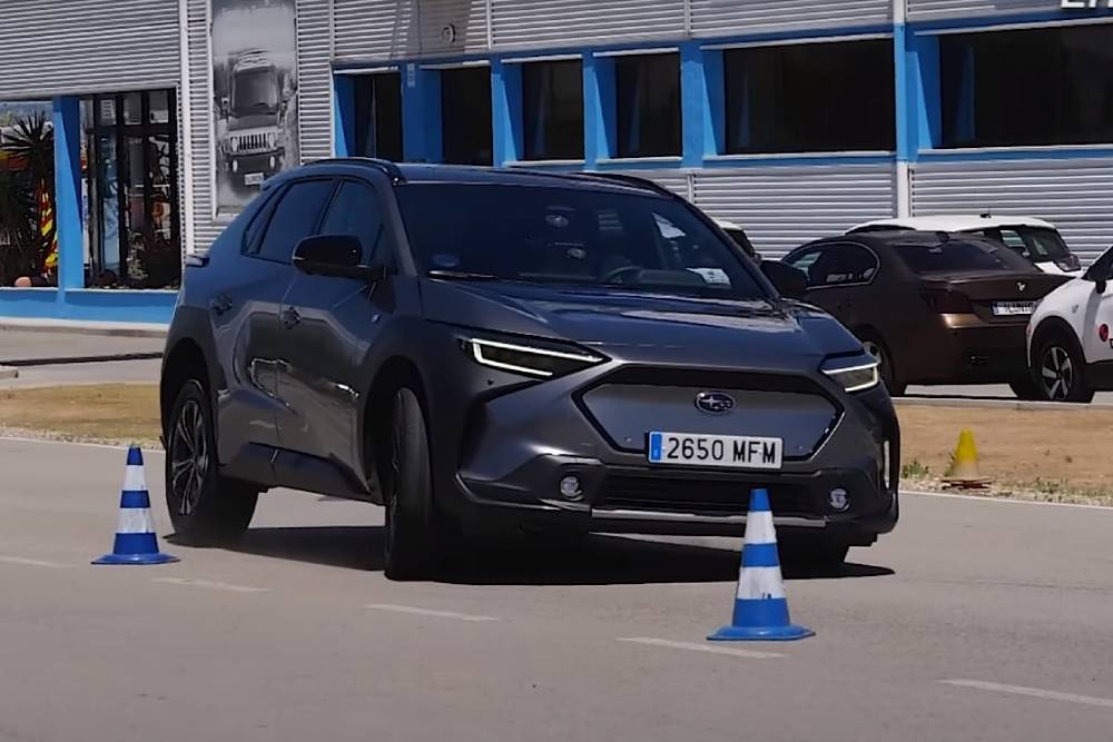 https://autogreeknews.gr/wp-content/uploads/2023/06/subaru-solterra-moose-test-2.jpg