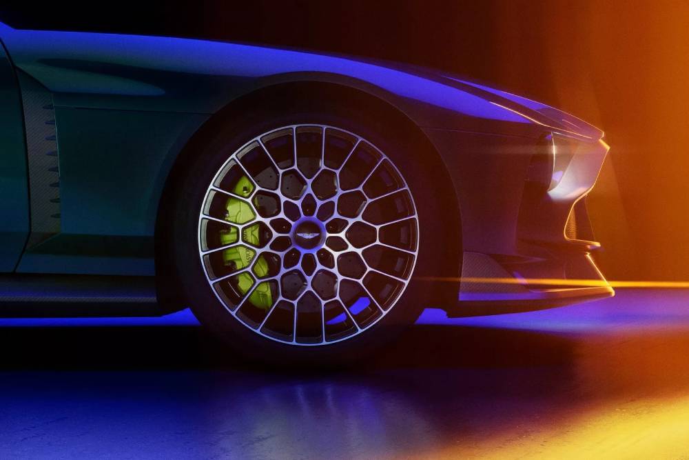 https://autogreeknews.gr/wp-content/uploads/2023/07/2024-Aston-Martin-Valour-711-17.jpg