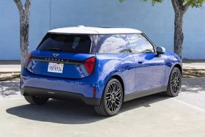 2024-Mini-Cooper-EV-5-2048×1365