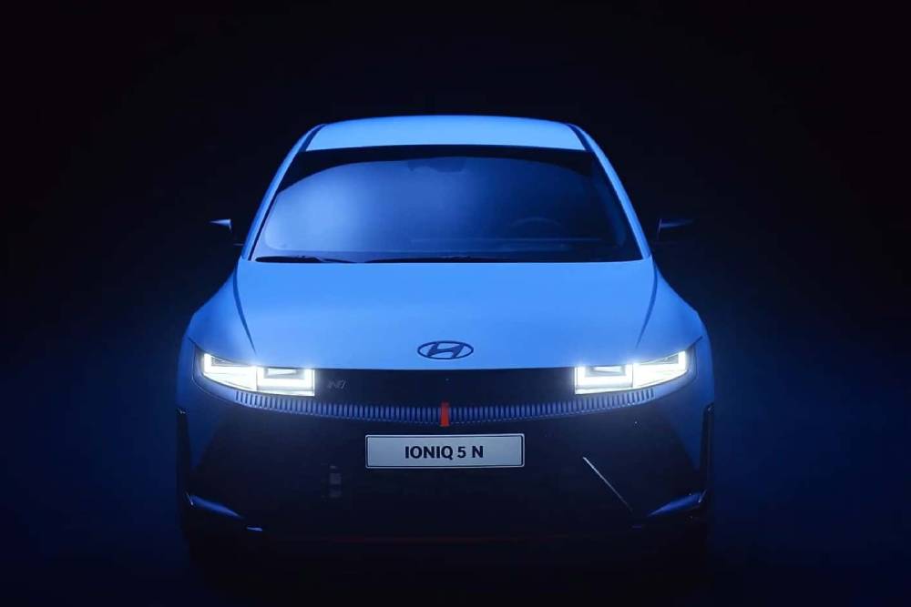 https://autogreeknews.gr/wp-content/uploads/2023/07/2024-hyundai-ioniq-5-n-screenshot-from-official-vi-2.jpg
