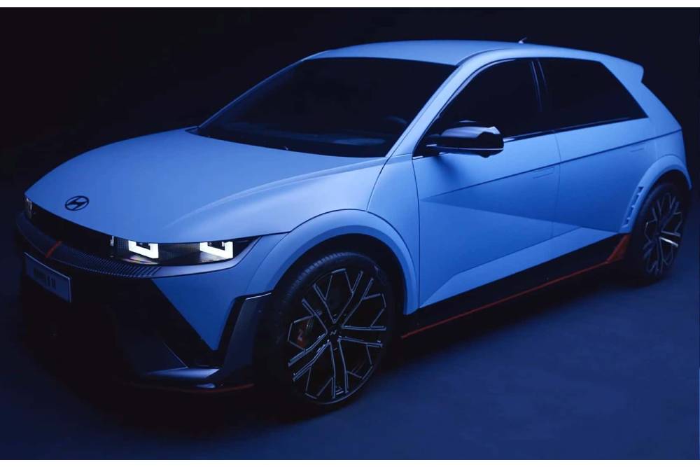 https://autogreeknews.gr/wp-content/uploads/2023/07/2024-hyundai-ioniq-5-n-screenshot-from-official-vi-4.jpg