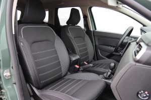Dacia-Duster-front-seats