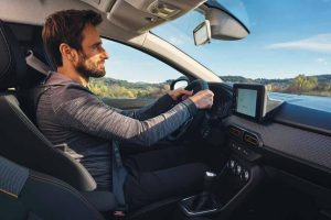 Dacia-Sandero-driving