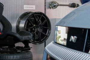 Hyundai-Dymag-carbon-wheels-00001-1-2048×1366