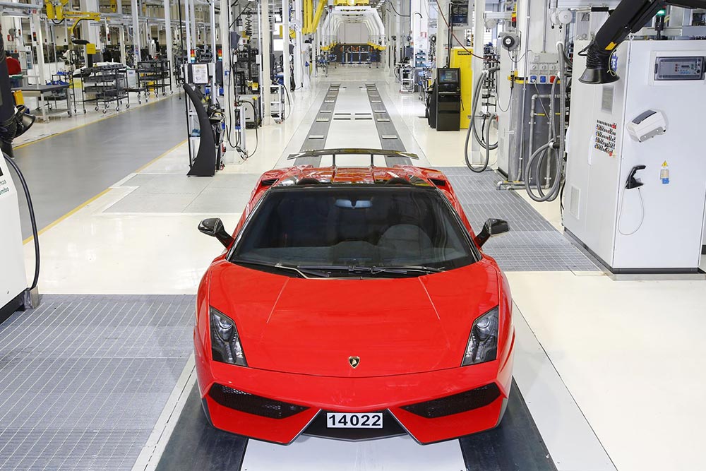 https://autogreeknews.gr/wp-content/uploads/2023/07/Lamborghini-Gallardo-20-Years-15.jpg