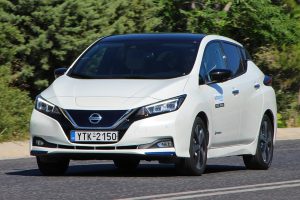 Nissan-LEAF-Dynamic