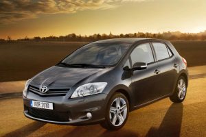 Toyota-Auris-2010-(1)