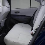 Toyota-Corolla-Sedan-piso-kathisma