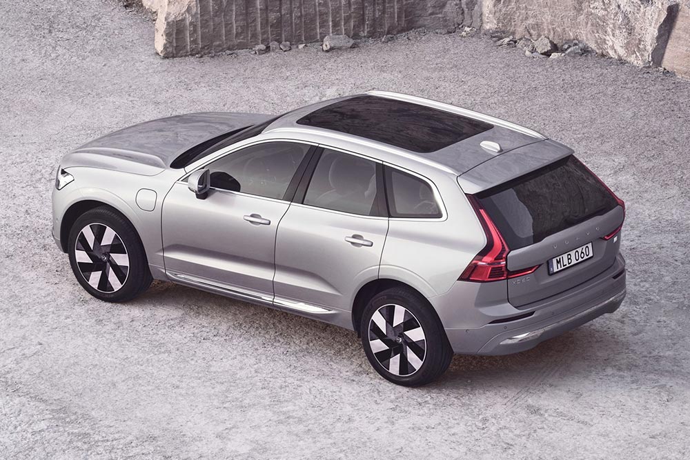 https://autogreeknews.gr/wp-content/uploads/2023/07/Volvo_XC60_Recharge_T8-2.jpg