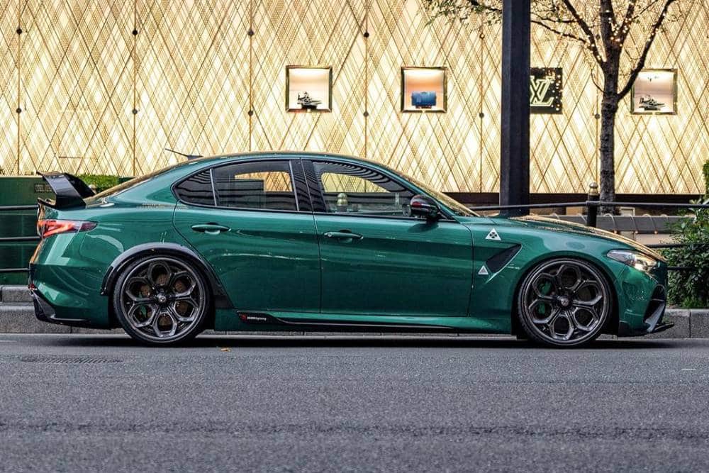 https://autogreeknews.gr/wp-content/uploads/2023/07/alfa-romeo-giulia-gtam-takes-quadrifoglio-ethos-to-1.jpg
