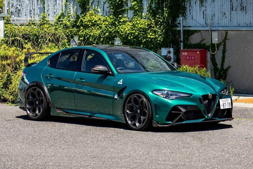 https://autogreeknews.gr/wp-content/uploads/2023/07/alfa-romeo-giulia-gtam-takes-quadrifoglio-ethos-to-7.jpg