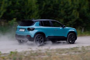 jeep avenger petrol 02