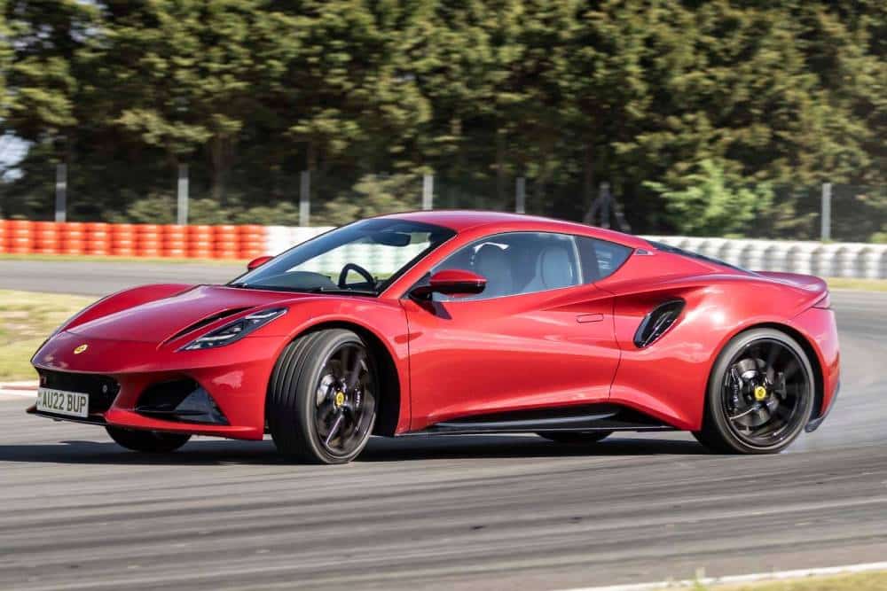 https://autogreeknews.gr/wp-content/uploads/2023/07/lotus-emira-drift-03.jpg
