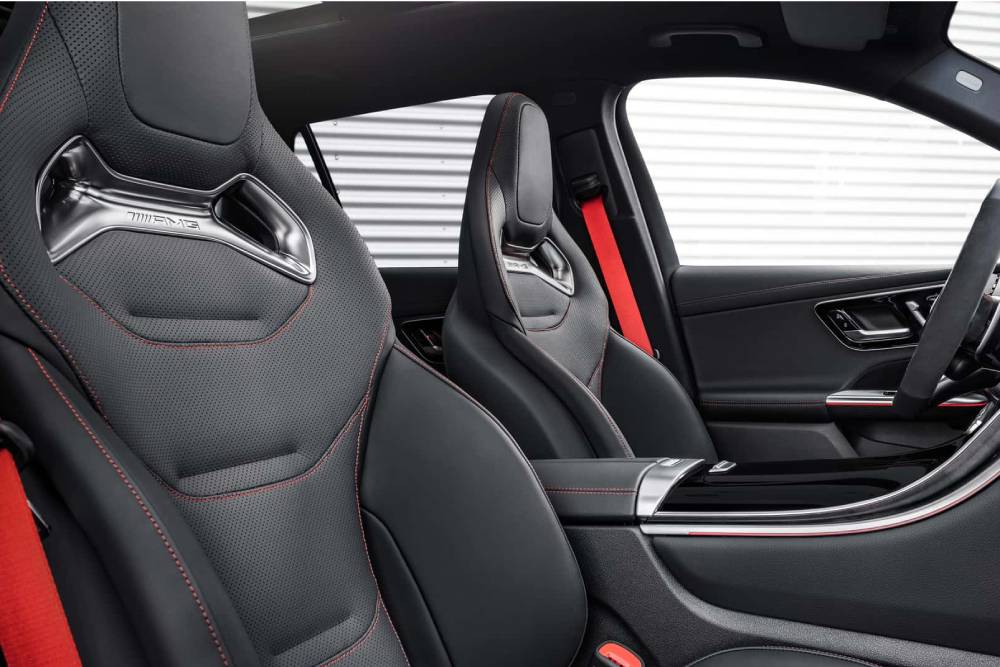 https://autogreeknews.gr/wp-content/uploads/2023/07/mercedes-amg-glc43-interior-european-model-1.jpg