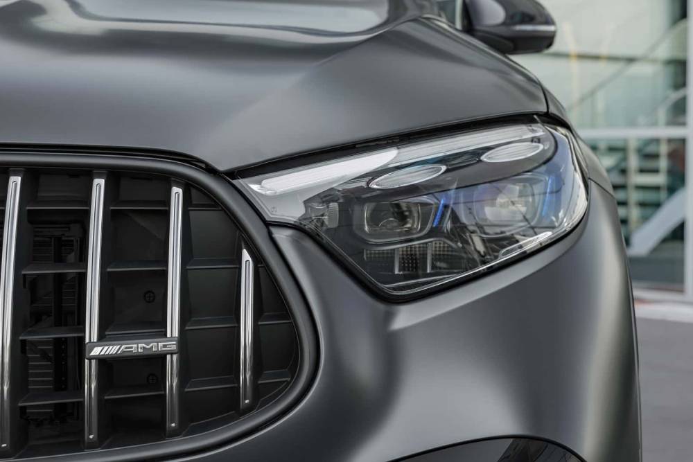 https://autogreeknews.gr/wp-content/uploads/2023/07/mercedes-amg-glc63-s-e-performance-headlight-europ.jpg