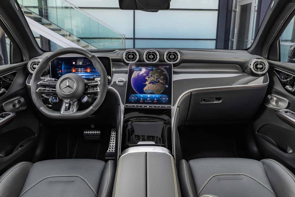 https://autogreeknews.gr/wp-content/uploads/2023/07/mercedes-amg-glc63-s-e-performance-interior-europe.jpg