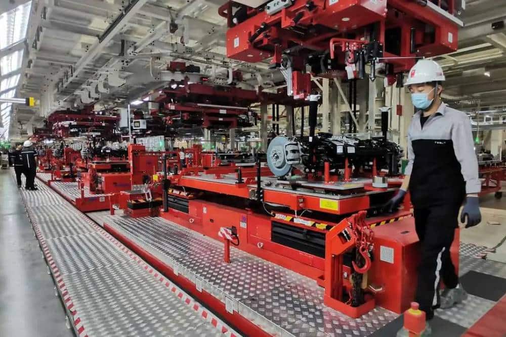 https://autogreeknews.gr/wp-content/uploads/2023/07/tesla-giga-shanghai-general-assembly-tesla-q2-2022.jpg