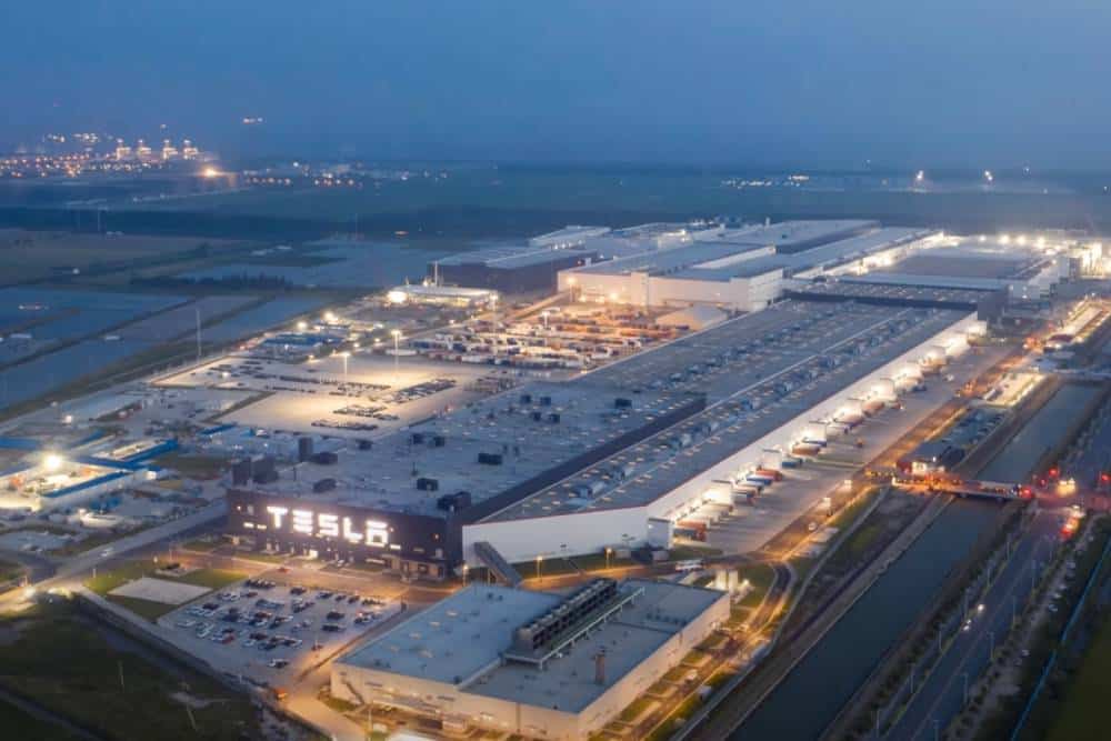 https://autogreeknews.gr/wp-content/uploads/2023/07/tesla-shangai-gigafactory-02.jpg