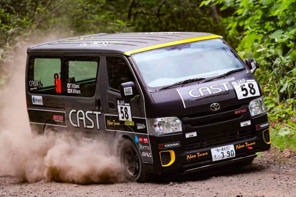 https://autogreeknews.gr/wp-content/uploads/2023/07/toyota-hiace-rallycar-02.jpg
