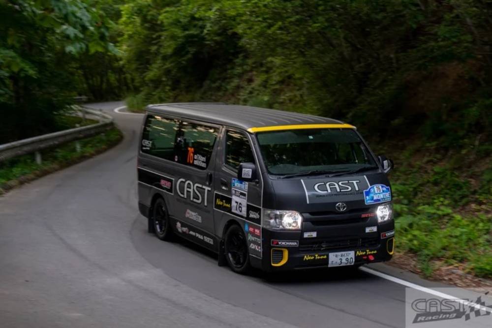 https://autogreeknews.gr/wp-content/uploads/2023/07/toyota-hiace-rallycar-09.jpg