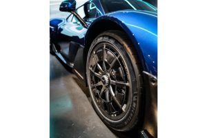 valtteri-bottas-takes-delivery-of-a-blue-mercedes- (5)