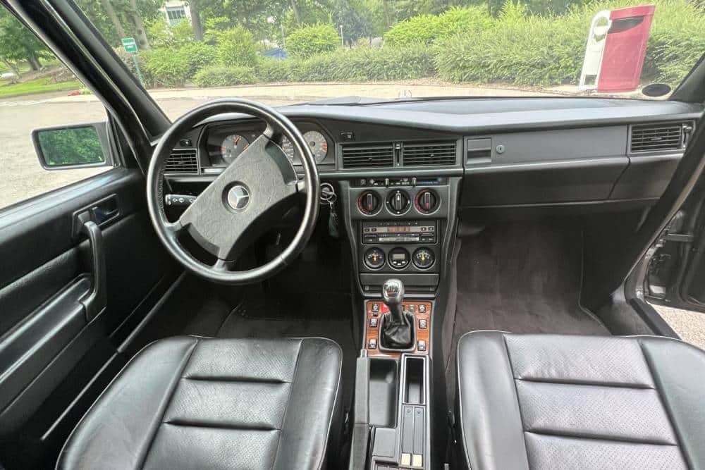 https://autogreeknews.gr/wp-content/uploads/2023/08/1990_mercedes-benz_190e-2-10.jpg