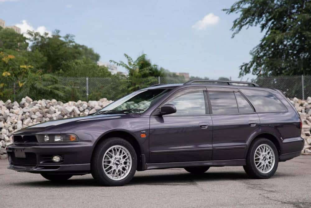 https://autogreeknews.gr/wp-content/uploads/2023/08/1996-Mitsubishi-Legnum-VR4-Type-S-4WD-1.jpg