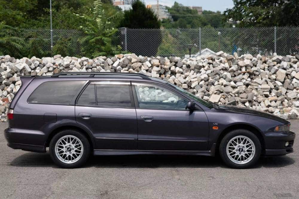 https://autogreeknews.gr/wp-content/uploads/2023/08/1996-Mitsubishi-Legnum-VR4-Type-S-4WD-3.jpg