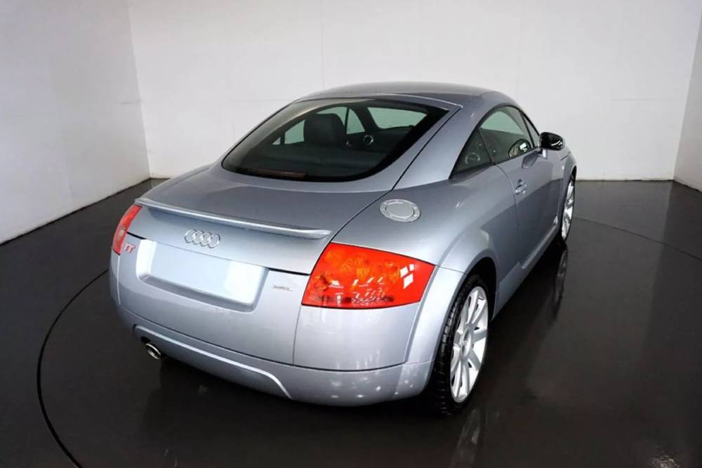 https://autogreeknews.gr/wp-content/uploads/2023/08/2006-Audi-TT-MK1-180-00011-2048x1364-1.jpg