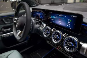 2024-Mercedes-EQA-and-EQB-00012-2048×1366