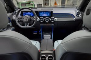 2024-Mercedes-EQA-and-EQB-00015-2048×1366