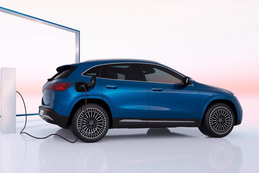 https://autogreeknews.gr/wp-content/uploads/2023/08/2024-Mercedes-EQA-and-EQB-00026-2048x1202-1.jpg
