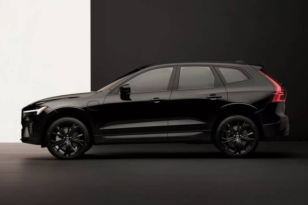 https://autogreeknews.gr/wp-content/uploads/2023/08/2024-Volvo-XC60-Black-Edition-815-3.jpg