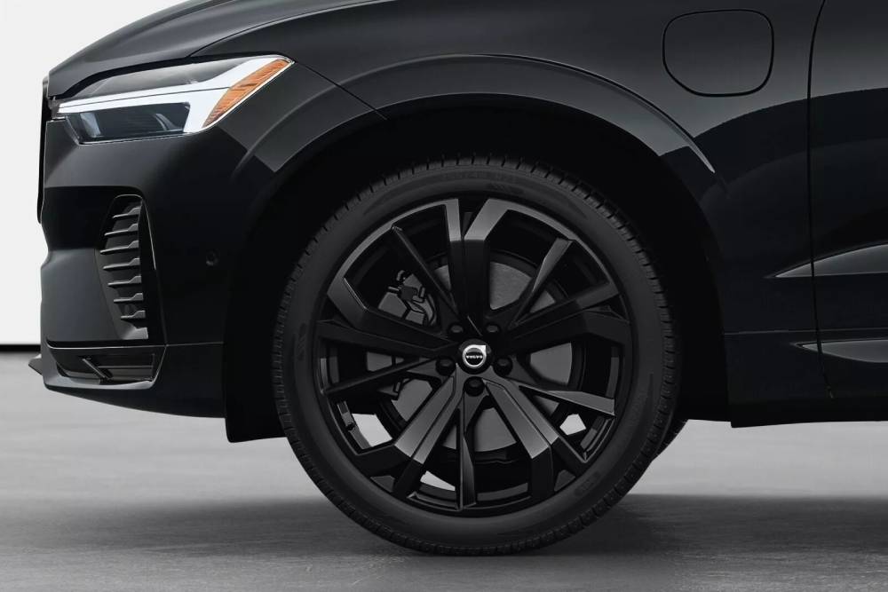https://autogreeknews.gr/wp-content/uploads/2023/08/2024-Volvo-XC60-Black-Edition-815-34.jpg